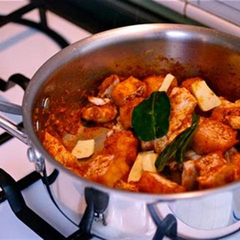 Cách làm cà ri gà cay Thái Lan