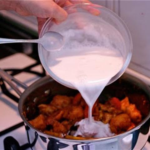 Cách làm cà ri gà cay Thái Lan