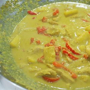 Cách làm cà ri gà nấu thơm