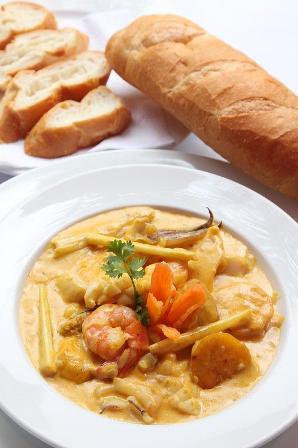 Cà-ri hải sản khoai lang