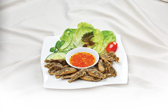 Cá rô bí chiên giòn xốt me