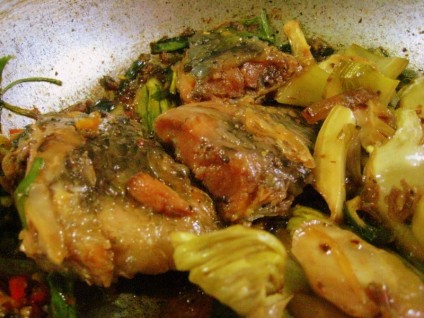 Cá rô kho cải chua