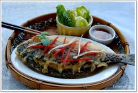 Cá rô phi chiên giòn và nước mắm gừng chua cay