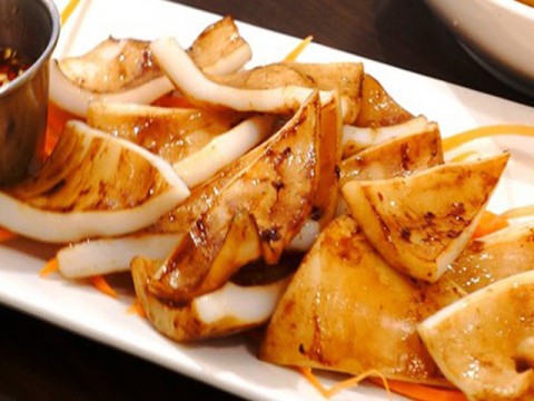 Cá rô phi cuộn lá chuối nướng