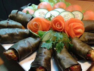 Cá rô phi cuộn lá chuối nướng