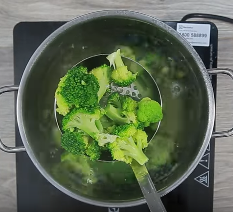 Cà rốt, su hào ngâm chua cay giòn ngon sần sật lại để được siêu lâu