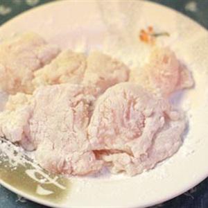 Cách làm cá sốt nấm và bí ngòi