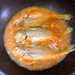Cách làm cá sốt tương