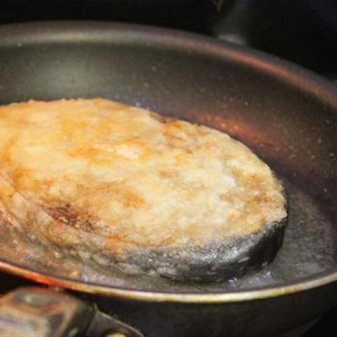 Cách làm cá thu chiên sốt mặn