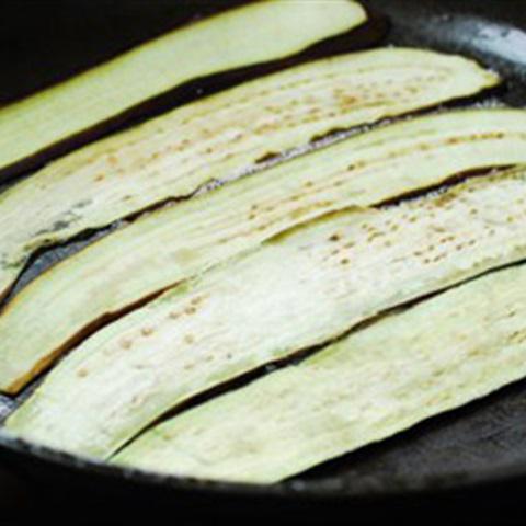 Cách làm cà tím cuộn rau củ ngũ sắc