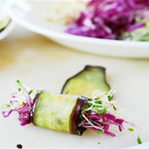 Cách làm cà tím cuộn rau củ ngũ sắc