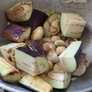 Cách làm cà tím kho nấm mỡ