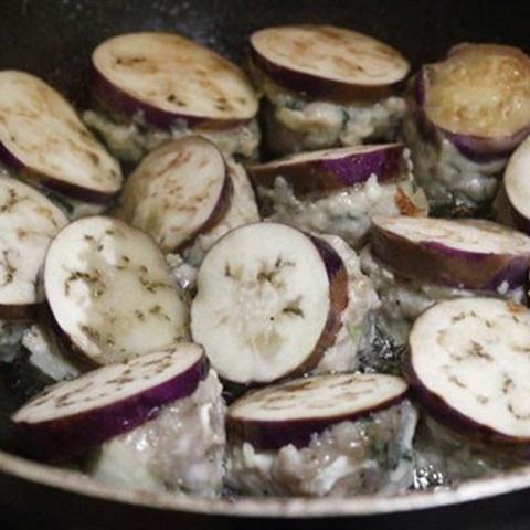 Cách làm cà tím nhồi thịt băm chiên