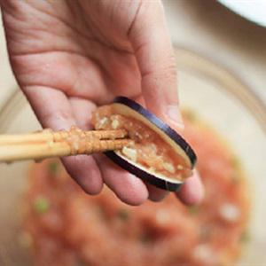 Cách làm cà tím nhồi thịt sốt chua ngọt