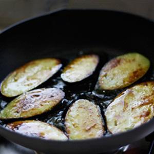 Cách làm cà tím nướng phô mai thịt xông khói