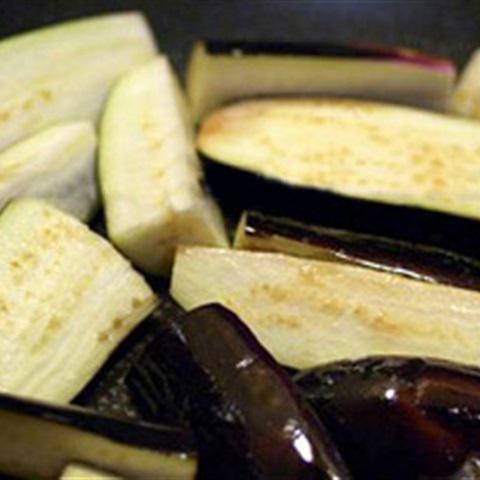 Cách làm cà tím xào gừng