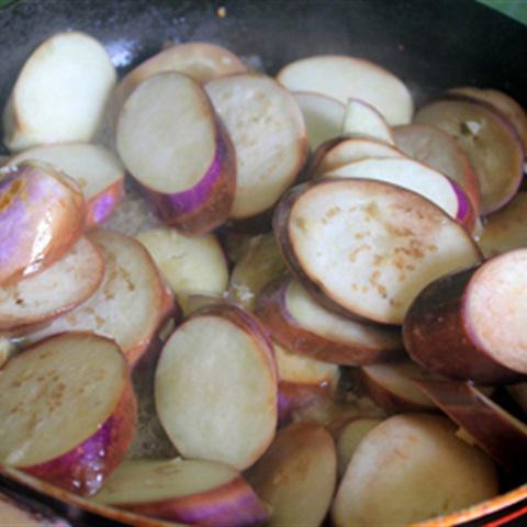 Cách làm cà tím xào lá lốt