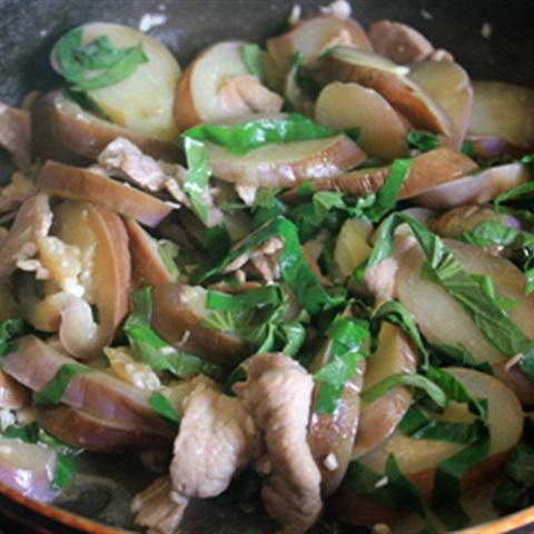 Cách làm cà tím xào lá lốt