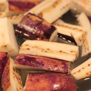 Cách làm cà tím xào mề gà