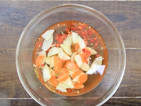 Cà tím xào ớt chuông và khoai tây cho người ăn kiêng