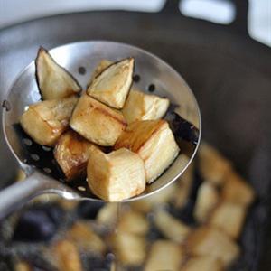 Cách làm cà tím xào thập cẩm