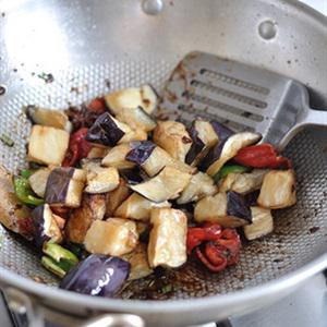 Cách làm cà tím xào thập cẩm