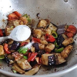 Cách làm cà tím xào thập cẩm