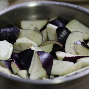 Cách làm cà tím xào thịt