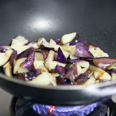 Cách làm cà tím xào thịt