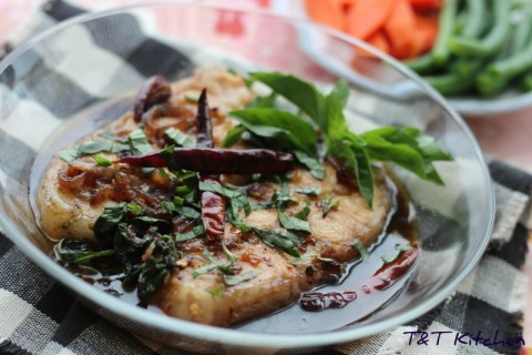 Cá tra kho rau quế