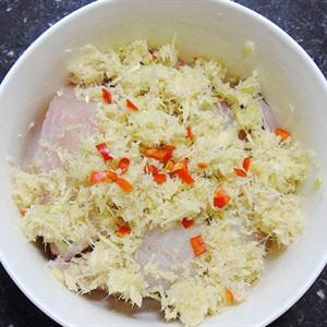 Cách làm cá trắm chiên sả ớt