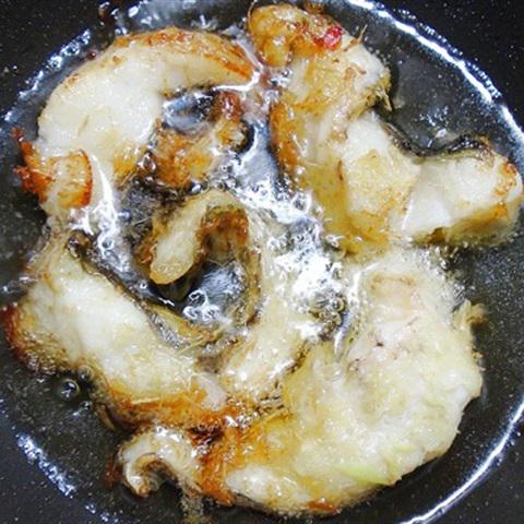 Cách làm cá trắm chiên sả ớt