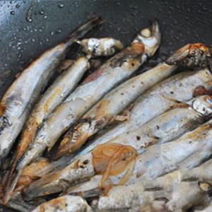 Cách làm cá trứng kho tiêu