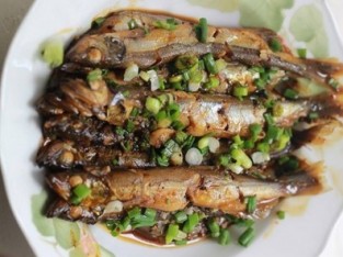 Cá trứng kho tiêu