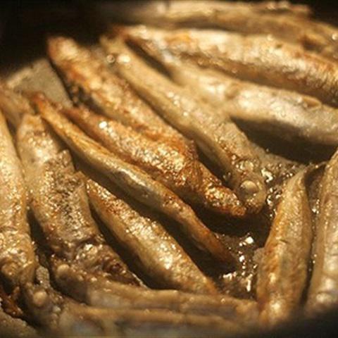 Cách làm cá trứng sốt tương đen