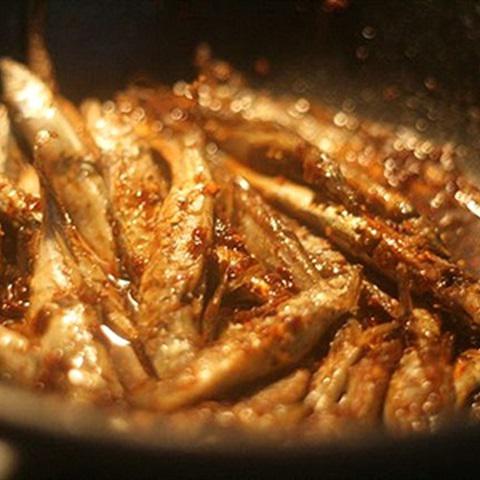 Cách làm cá trứng sốt tương đen