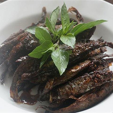 Cách làm cá trứng sốt tương đen