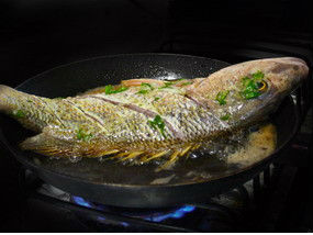 Cá ướp chanh chiên giòn