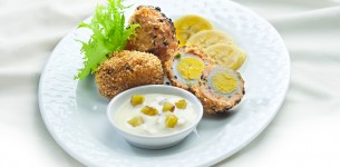 Cá viên chiên mè