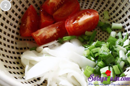 Cá viên nấu măng và cà chua