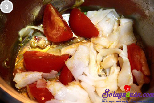 Cá viên nấu măng và cà chua