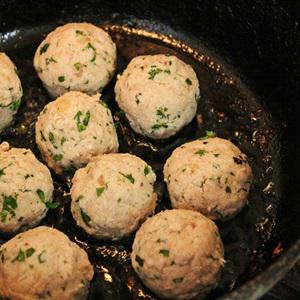 Cách làm cá viên sốt cà chua