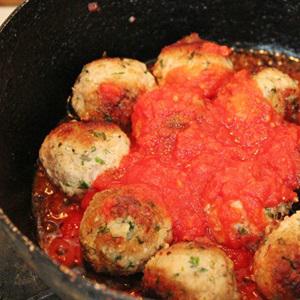 Cách làm cá viên sốt cà chua