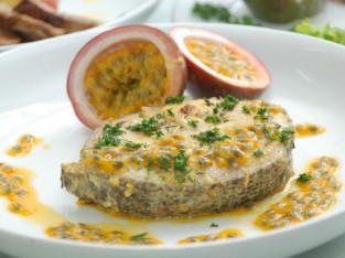 Cá vược chiên rưới sốt chanh dây