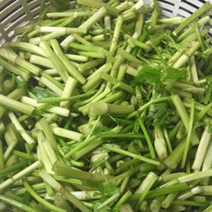 Cách làm cá xào cần nước