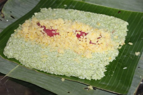 Cách gói bánh tét lá dứa xanh ngắt để lâu vẫn ngon