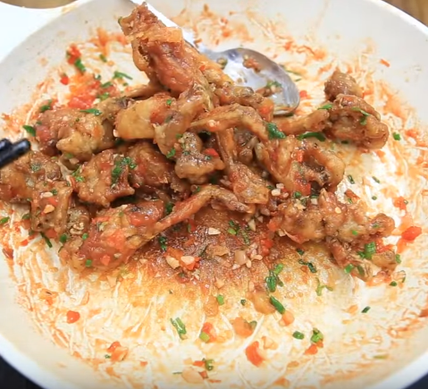 Cách kho cá bằng nồi cơm điện vừa thơm vừa mềm, không lo bị cháy