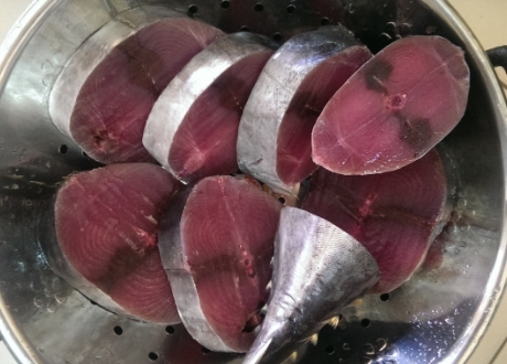 Cách kho cá ngừ với nước mía