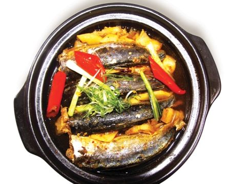 Cách kho cá nục với dứa hài hòa hương vị thơm ngon