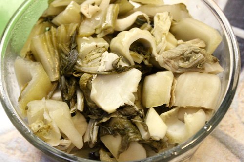 Cách kho cá với dưa cải